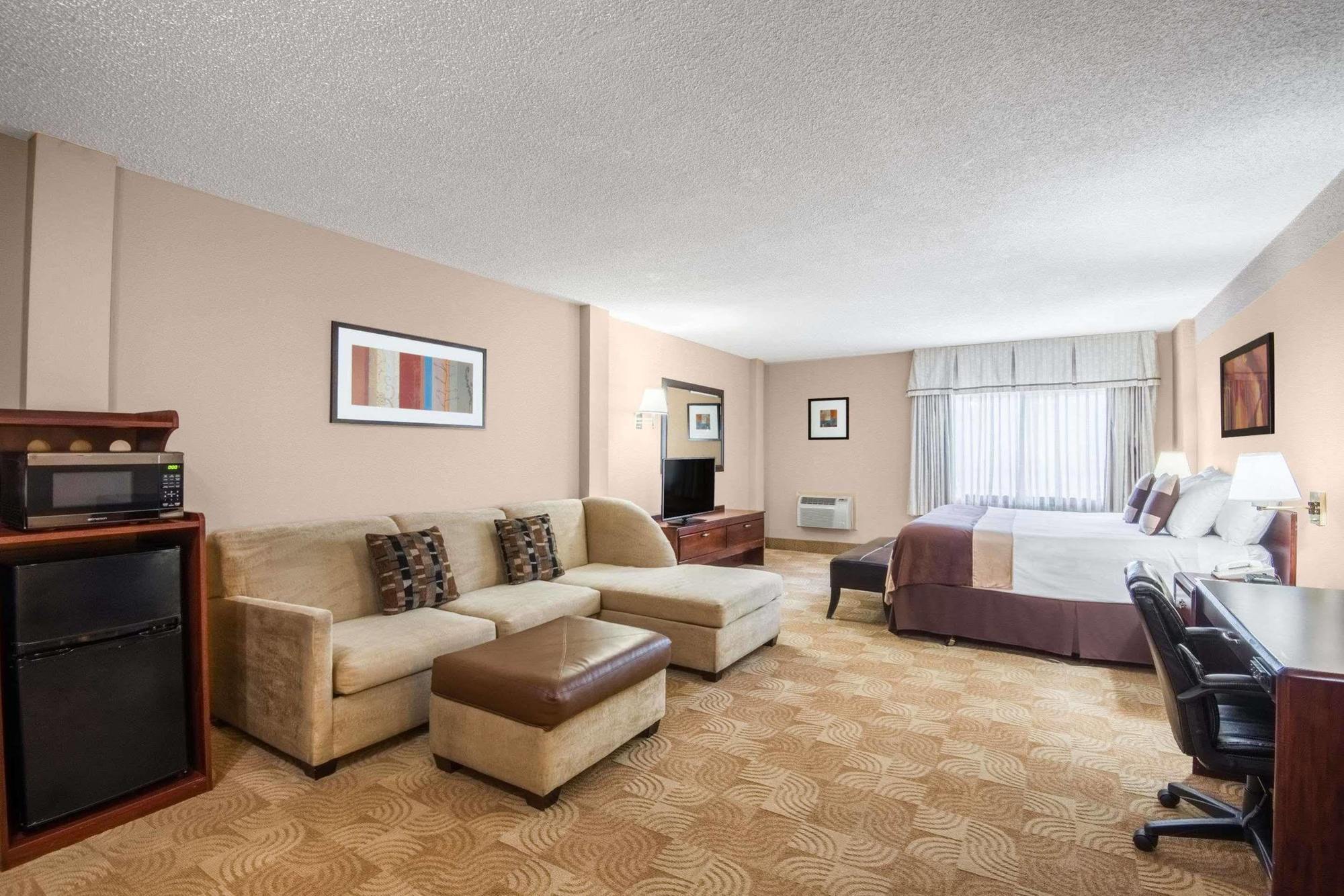 Ramada By Wyndham Denver Downtown Exterior photo