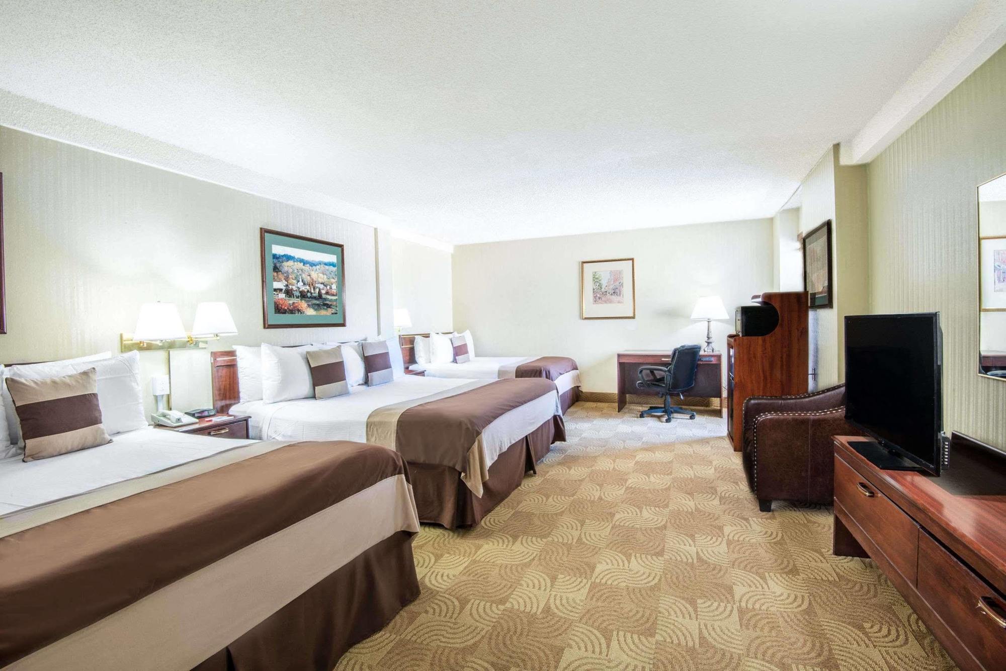 Ramada By Wyndham Denver Downtown Exterior photo