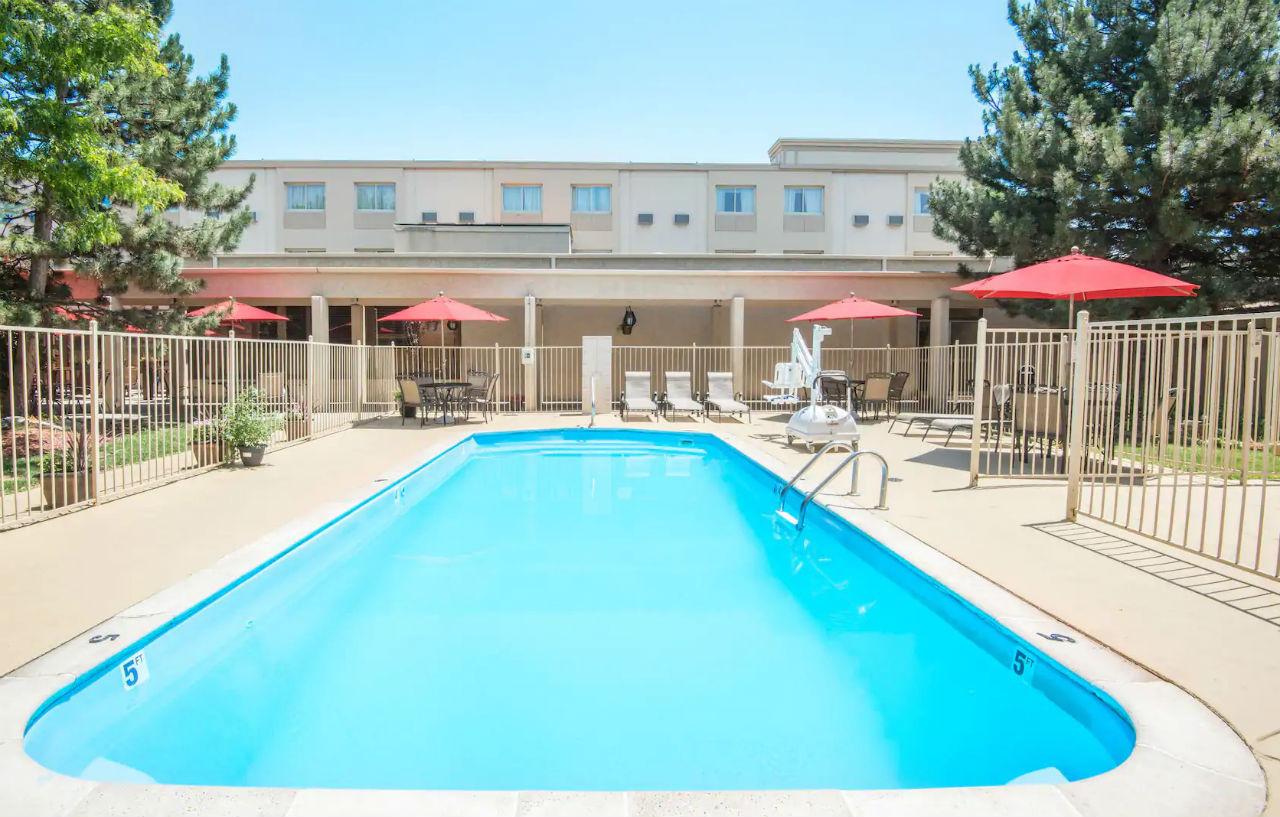 Ramada By Wyndham Denver Downtown Exterior photo