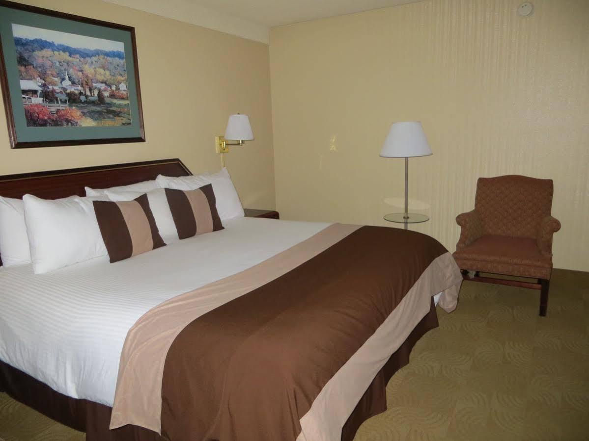 Ramada By Wyndham Denver Downtown Exterior photo