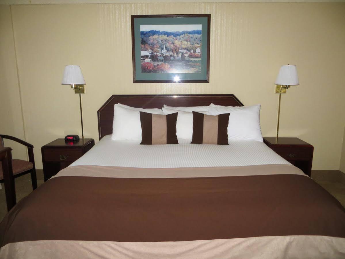 Ramada By Wyndham Denver Downtown Exterior photo