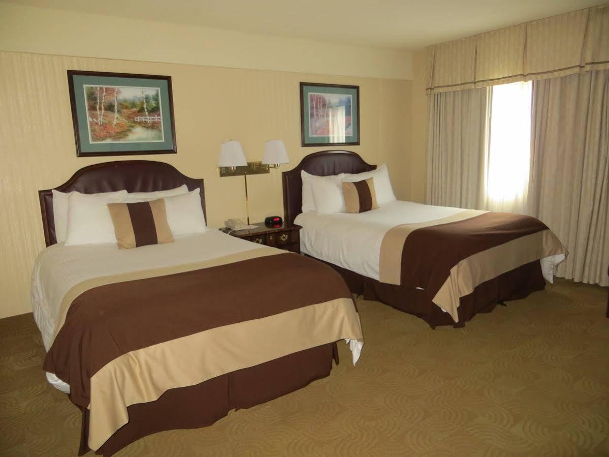 Ramada By Wyndham Denver Downtown Exterior photo